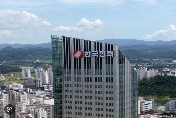 ▲탈원전 한다던 한국전력 작연 영업손실 지난해 영업손실만 무려 32조 6000억원에 달해 사상 최악의 경영실적을 나타냈다. <사진=SNS>
