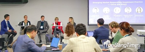 At the breakout session hosted by E Fund.