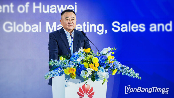 Zhou Jianjun, Vice President of Huawei and President of Global Marketing, Sales and Services, Huawei Digital Power